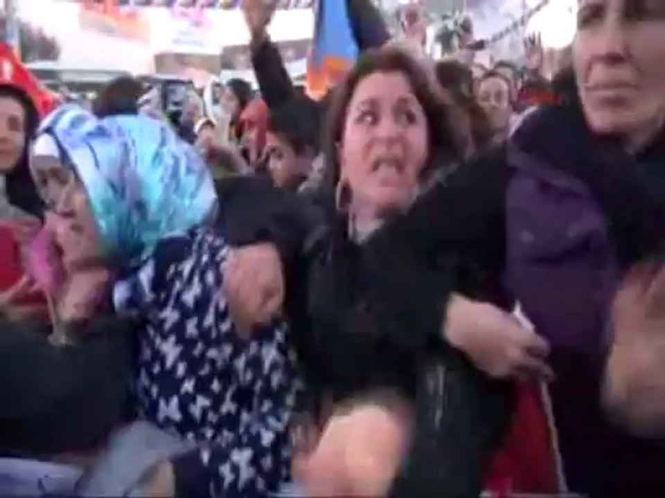 '' Erkekler Arkadan Dürtüyor Ya! ''