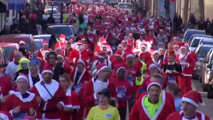 Video herunterladen: Issy-les-Moulineaux : la corrida de Noël