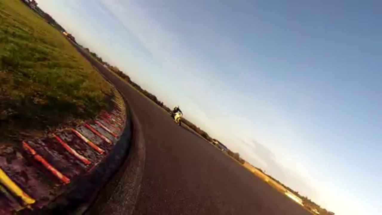 Journée club moto Nogaro 14/12/2013 - Groupe 3 - 4ème session - ZX9R vue derrière sur Seb