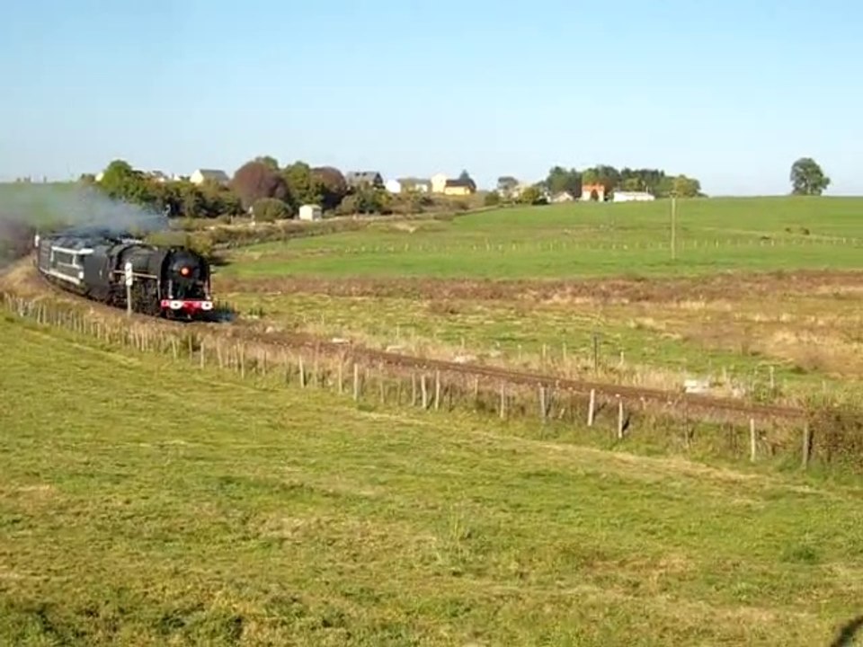 DOUBLE TRACTION  141 R 840 et CC 72084 au départ de Laqueuille, direction Le Mont-Dore. ( film version originale ),