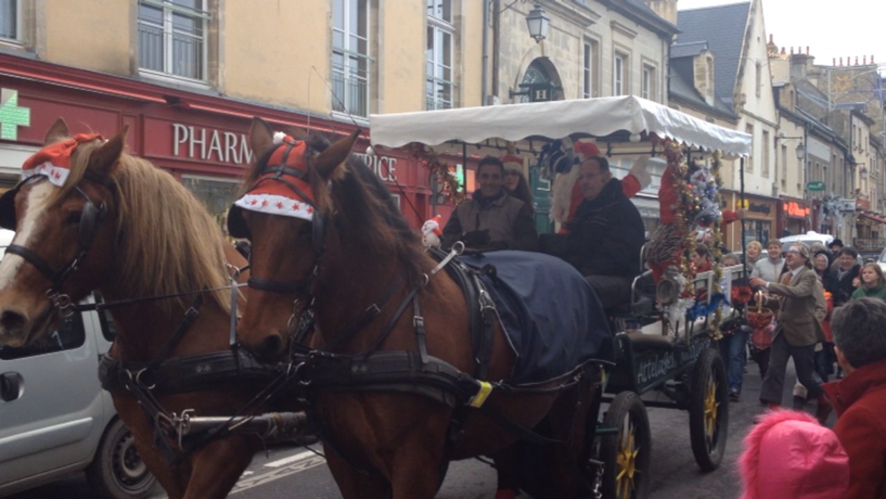 Le père  Noël arrive à Bayeux