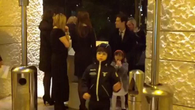 L'arrivo di Hernanes con la sua famiglia e di Ederson alla cena di Natale