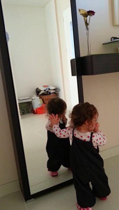 bisous dans le miroir