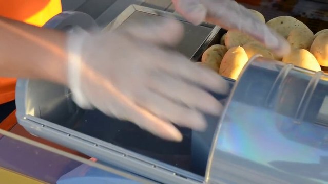 Fresh Potato - Machine révolutionnaire, elle transforme les patates en frite!