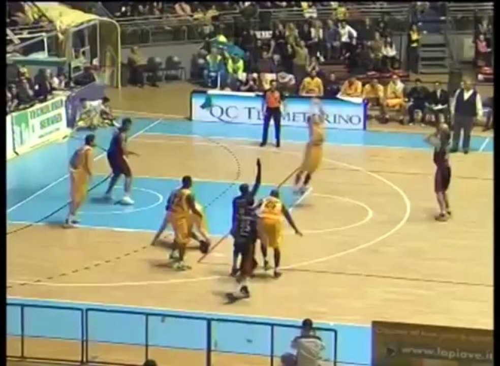 Βuzzer-beater di Stefano Mancinelli