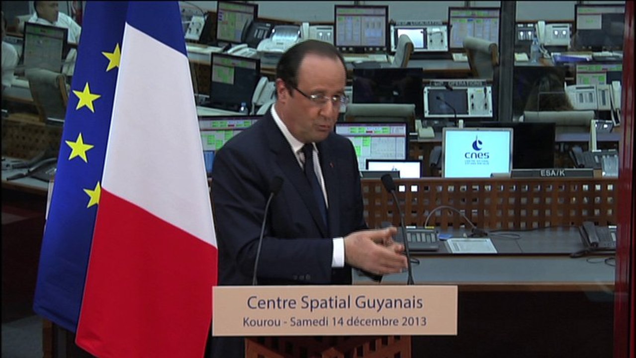 François Hollande visite le Centre spatial guyanais