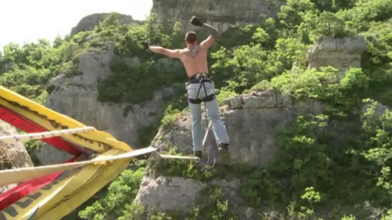Slacklining on a high in France