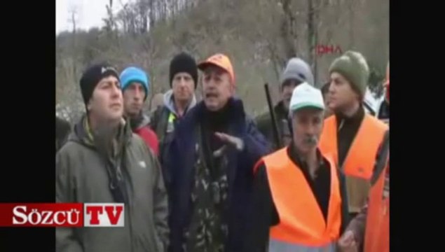 Aç kalan yaban domuzları köye indi