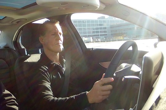 Michael Schumacher au volant de la nouvelle Mercedes-Benz Classe C (2014)
