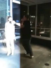 Hadise Çerkes Oyunu Oynuyor!