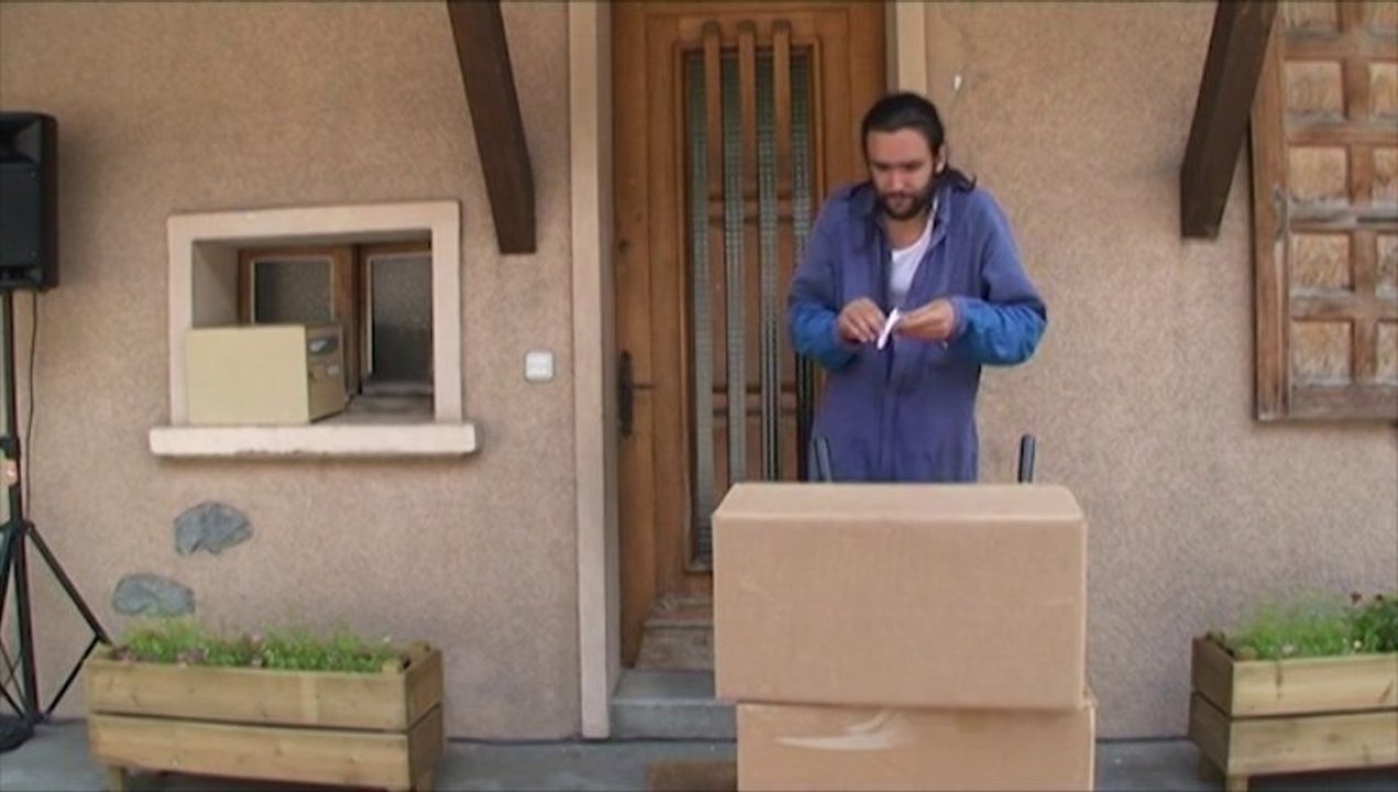 Arts de la Rue - Cie L'Arbre à Vache - Bob, transports en tout genre