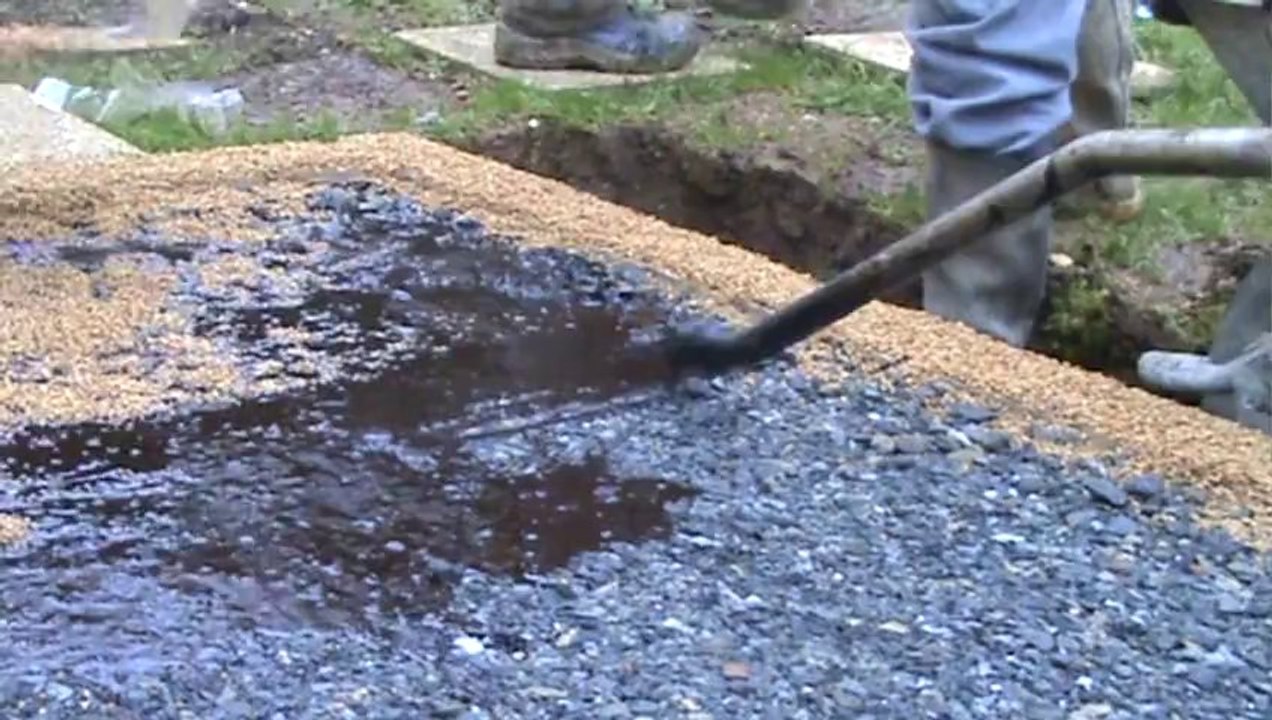Création autour d'une maison, terrasse, allée et aménagement paysager