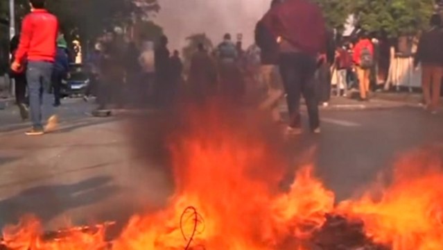 Egyptian police fire tear gas at student protesters in Cairo