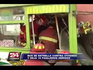 VIDEO: bus de la '73' se estrella contra una vivienda en Villa El Salvador