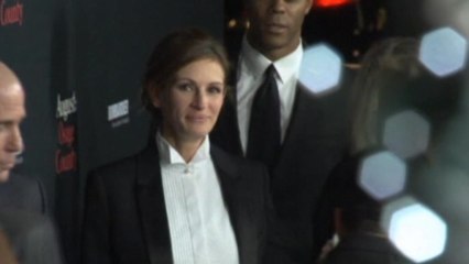 Streep and Roberts share spotlight at "Osage County" premiere