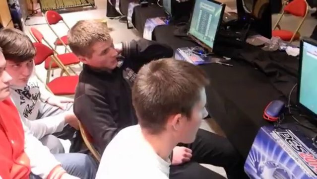 PES League Paris 2014: les moments forts des 1/4 de finale !