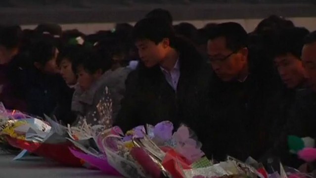 La Corée du Nord célèbre Kim Jong-il avec des fleurs