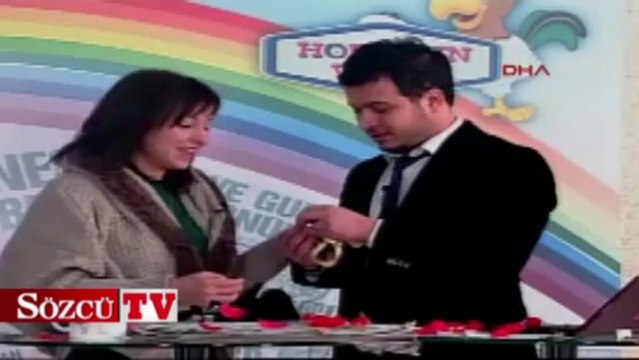 Canlı yayında evlilik teklifi