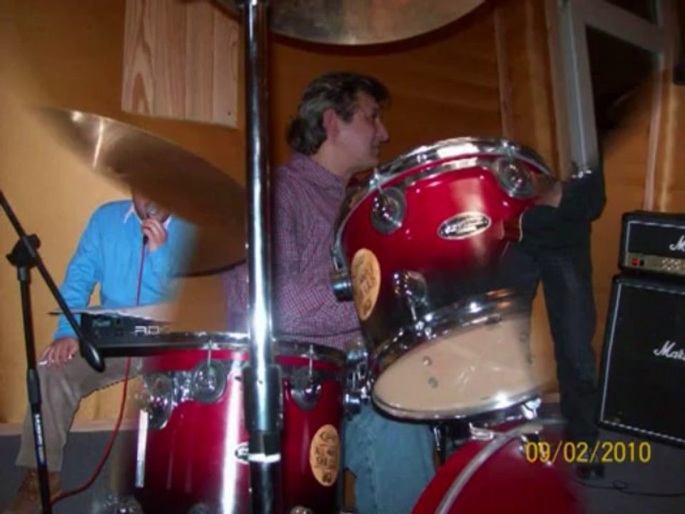 AhmeT ALP SEN BİR YANA DÜNYA BİR YANA harika şarkı dinlemeden geçmeyin.!!!