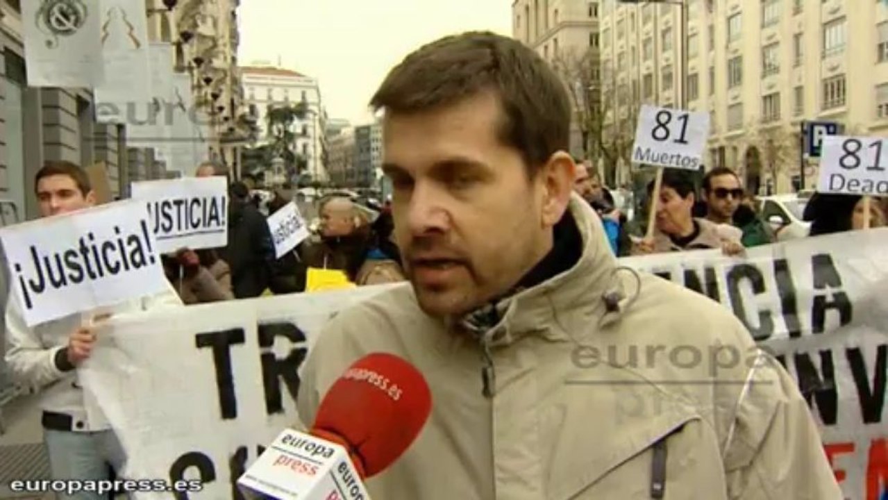 Víctimas del accidente de tren de Santiago piden justicia