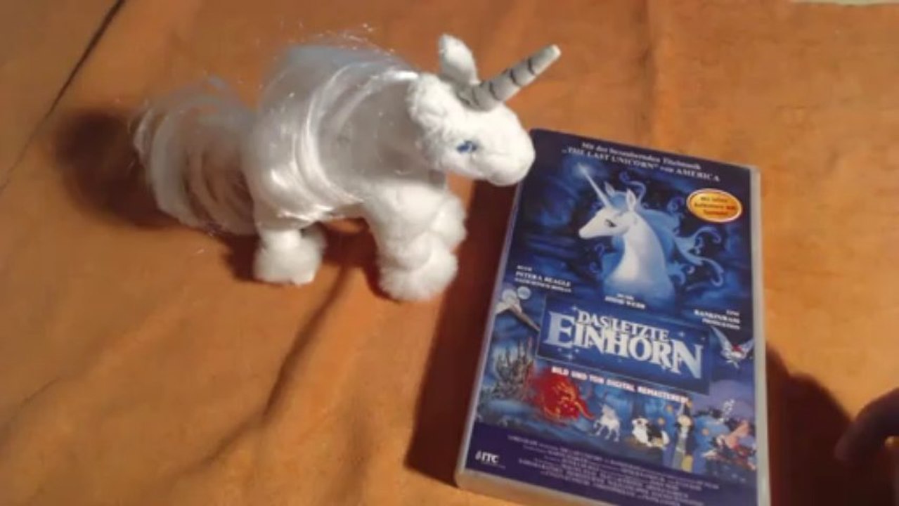 Angestrahlt: DAS LETZTE EINHORN PLÜSCHTIER