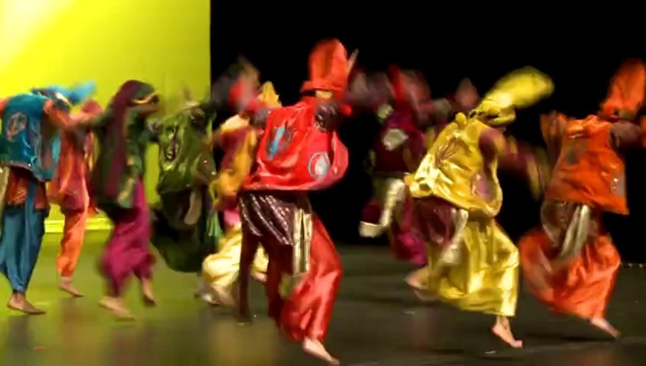 BEST BHANGRA - Northwestern Bhangra - Nachle Express South Asian dance competition. US universities compete in South Asian bollywood dancing. chicagomp.com