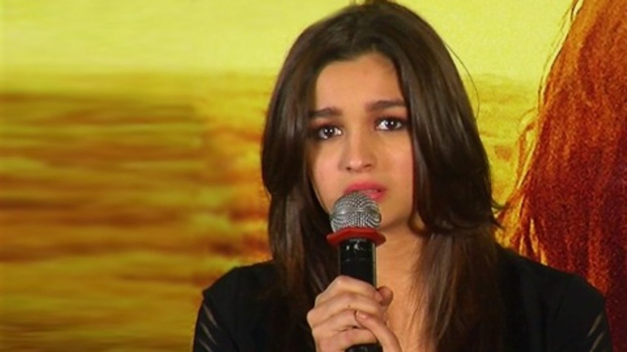 Alia Bhatt Cries At Highway Trailer Launch
