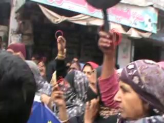 HAVELI LAKHA ARY NEWS GAS BANDASH WOMEN WITH Choorian