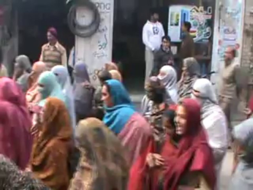 HAVELI LAKHA ARY NEWS GAS BANDASH PROTEST Jaloos