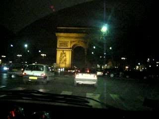 Passer l'Étoile la nuit