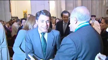 Un juzgado imputa a la esposa del presidente de Madrid por el ático de Estepona