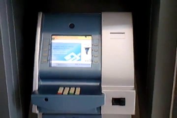 Faux distributeur de billet au brésil... Il vous prend la carte et le code!