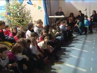 Δώρα και χαρά μοίρασαν στα παιδιά των Ειδικών Σχολείων