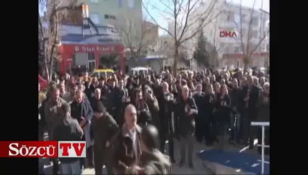 Tunceli Belediyesi'ne Dersim Belediyesi tabelası asıldı