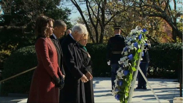 Presidents Obama, Clinton lay wreath at JFK gravesite