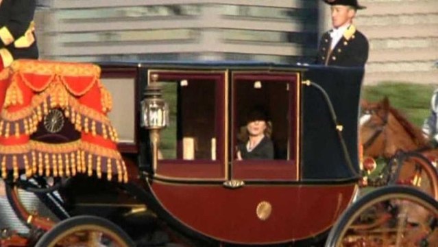 Japan: Thousands watch Kennedy procession