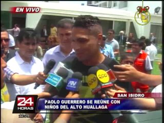 Paolo Guerrero se reunió con hijos de ex cocaleros del Alto Huallaga (2/2)
