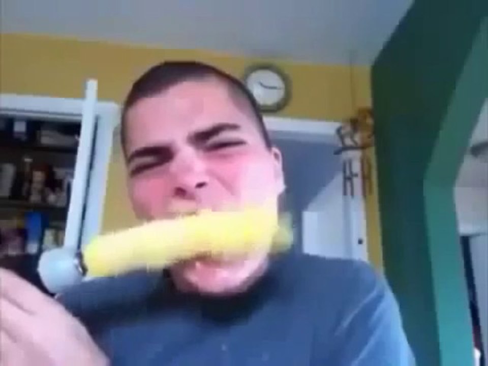 Matkapla Mısır Yiyen Çocuk Komik Videolar İlginç Videolar