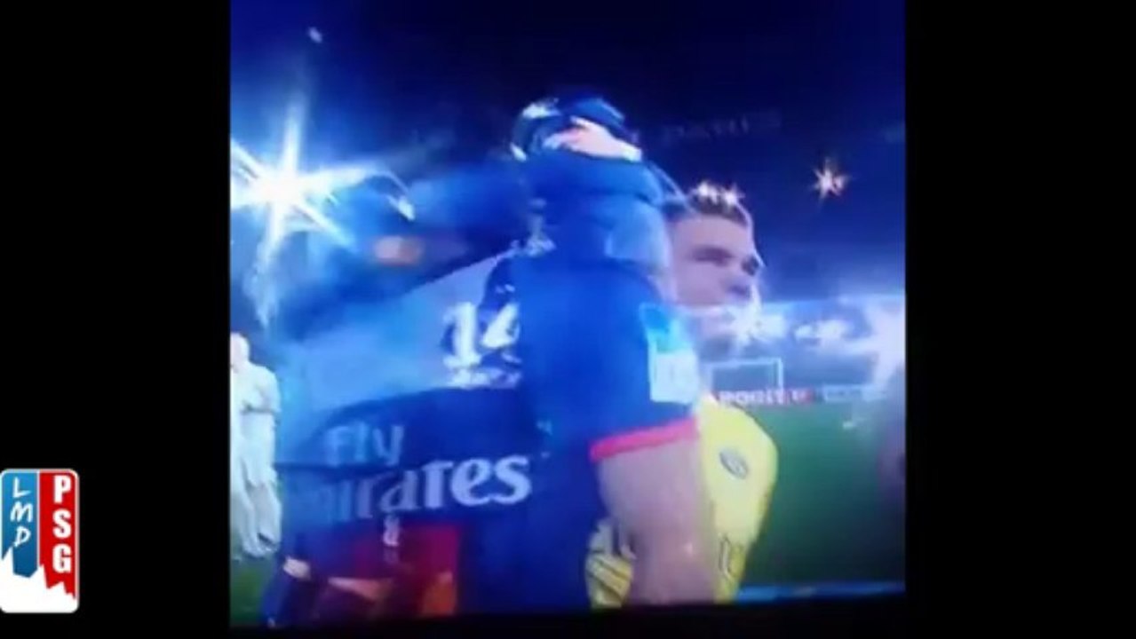 Lavezzi met un doigt dans les fesses à Matuidi
