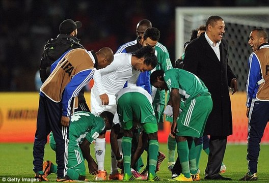 CdM Clubs - Ronaldinho détroussé par ses adversaires !