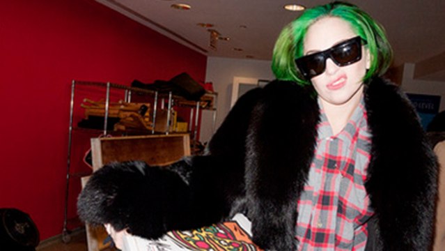 Lady Gaga Debuts Green hair Hot Or Not ?