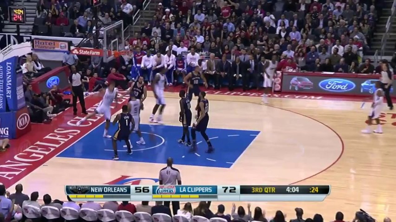 Blake Griffin feinte et monte au dunk