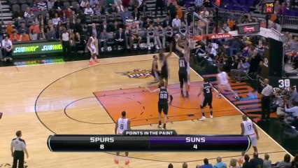 Miles Plumlee monte au dunk sur Tim Duncan