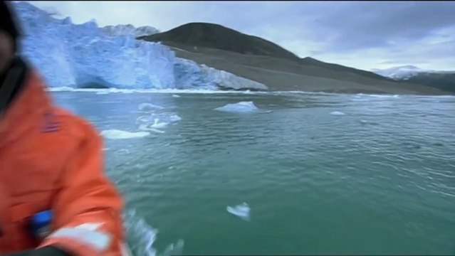 Arctic Glacier Collapses Near Boaters