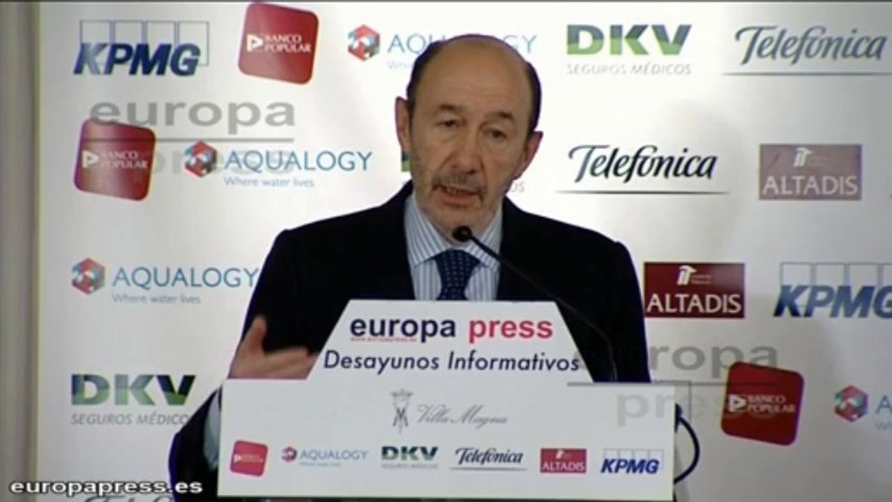 Rubalcaba: "Rajoy va a cumplir su promesa de restringir la libertad de las españolas"