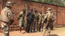 Tropas francesas desarmam milícias em Bangui