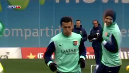 Jugadores azulgranas se entrenan y felicitan a Alexis por su cumpleaños