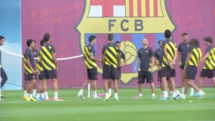 Dani Alves vuelve a entrenar