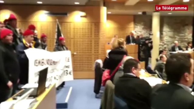 Saint-Brieuc. Le conseil d'agglomération bloqué par les Vaches à lait