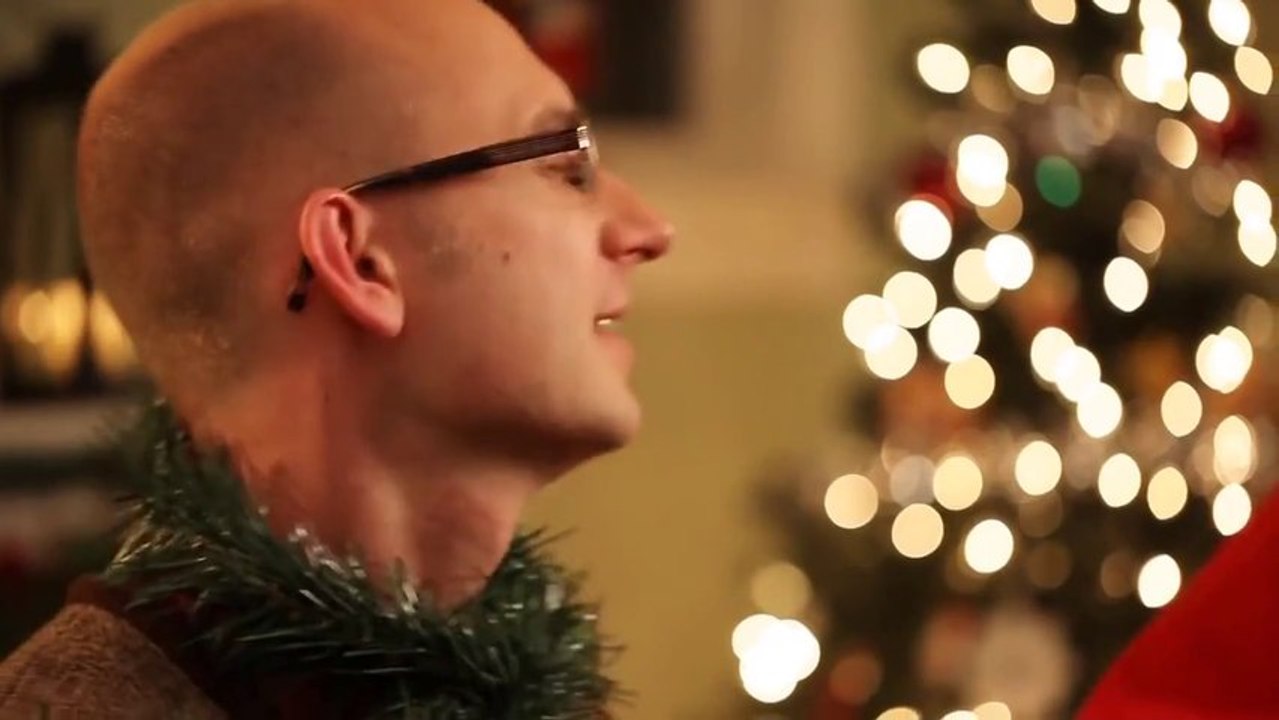 Wrecking Ball Christmas Parody !! Miley Cyrus "Deck The Halls"